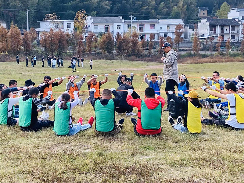 不忘初心、繼續(xù)前行、同心同行、勇攀高峰——屯溪城建投公司開展“不忘初心、牢記使命”主題教育素質(zhì)拓展訓(xùn)練