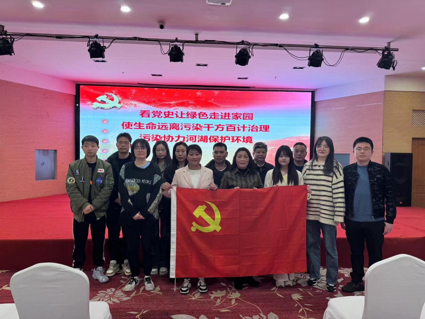 踐行綠色發(fā)展，傳承護水精神——屯溪區(qū)國投集團黨委組織觀看生態(tài)主題電影《瀏陽河上》