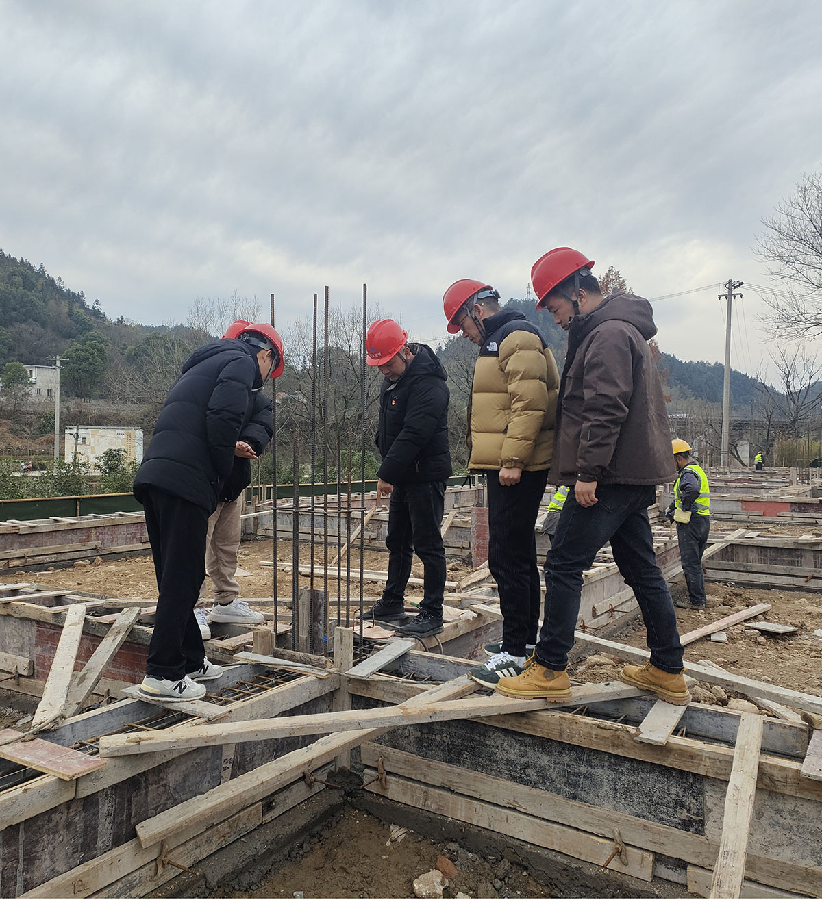 黨建引領(lǐng)進(jìn)工地，支部聯(lián)動(dòng)促發(fā)展