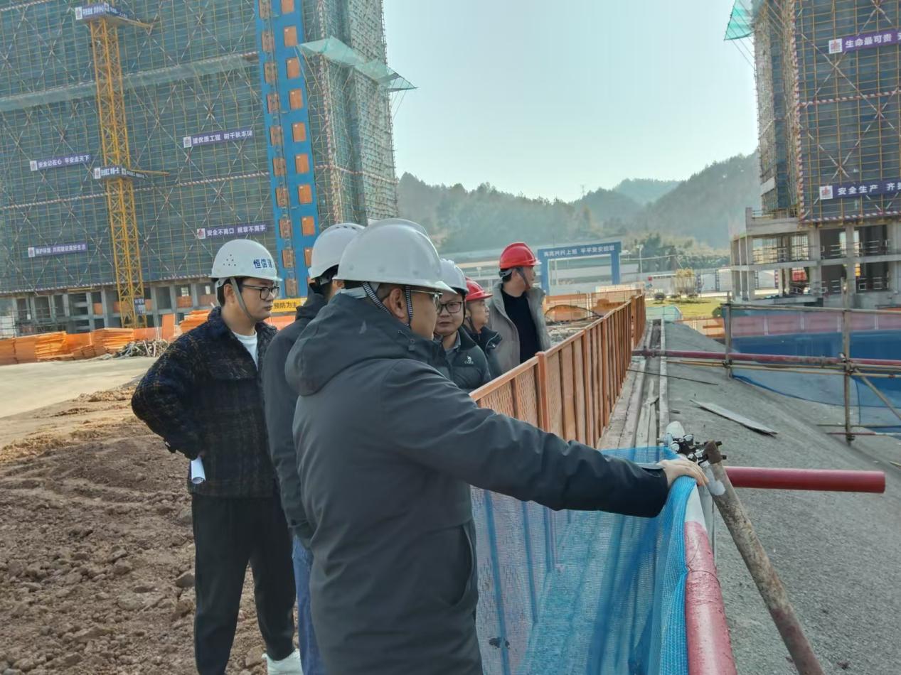 筑牢安全防護(hù)線(xiàn) 共度平安祥和年